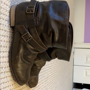 Diba Short Brown Ankle Booties